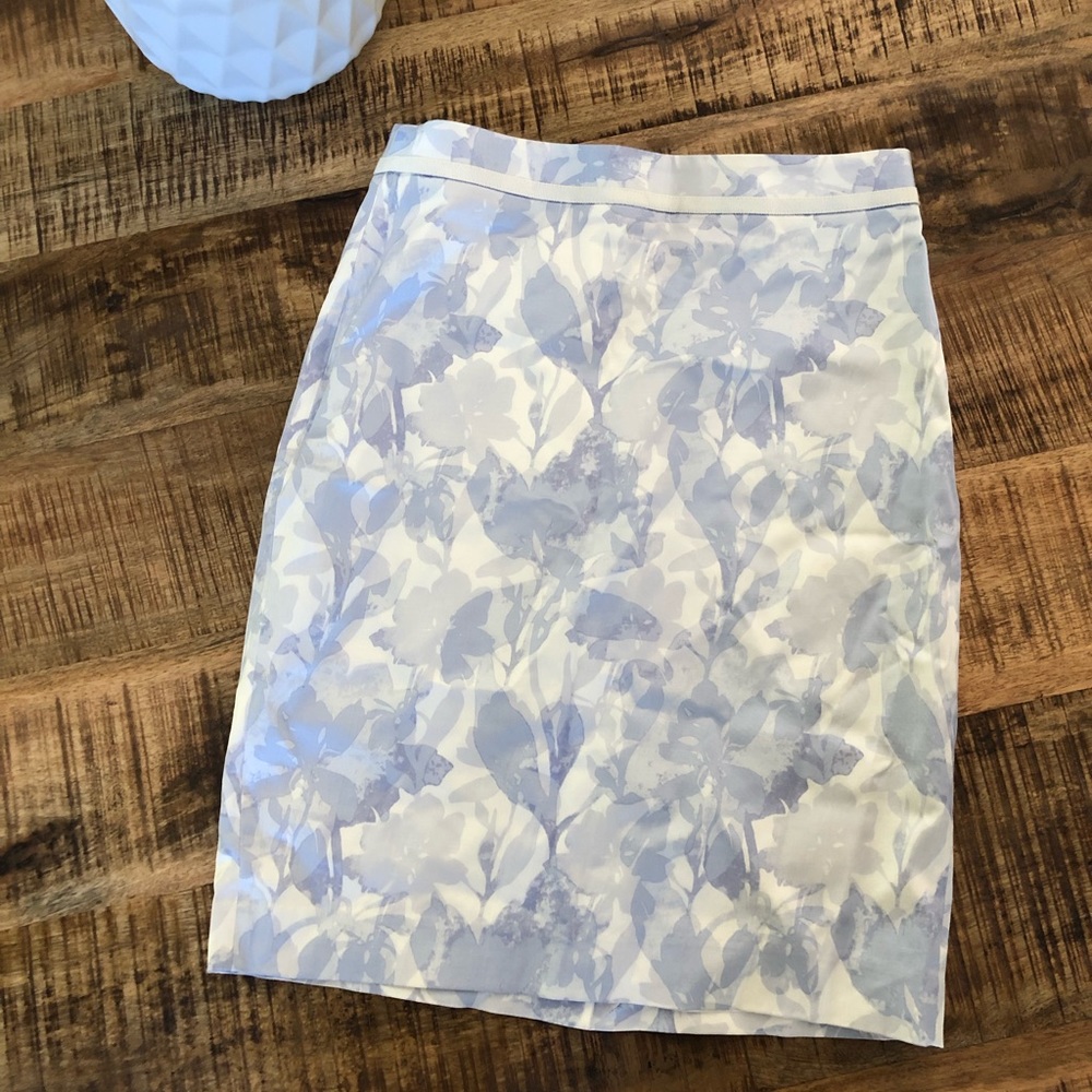 Banana Republic Knee Length Pencil Skirt sz. 4